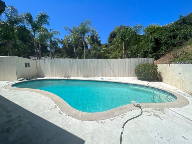 4BD/2BA House w/ Covered Patio & Pool! - 4BD/2BA House w/ Covered Patio & Pool!