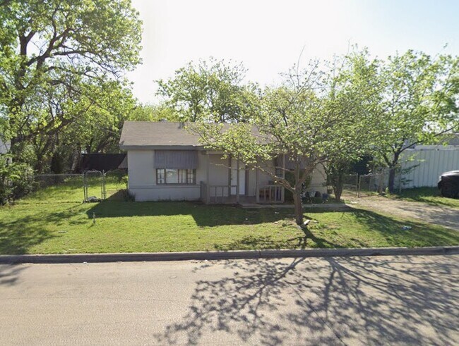 Building Photo - 1710 Peters Rd