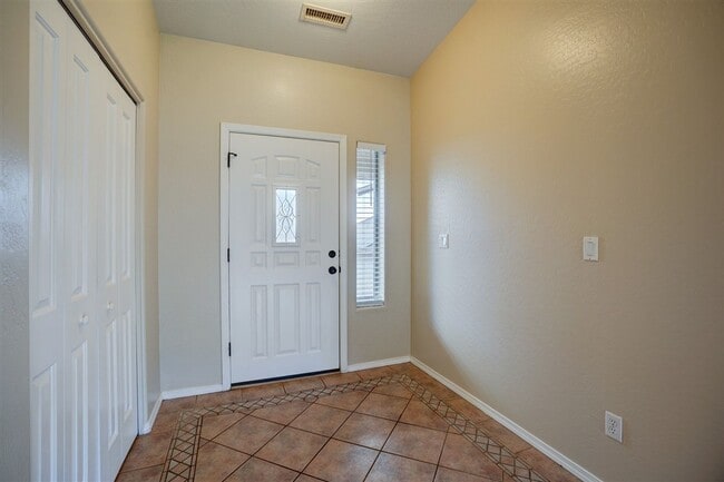 Photo - 4 Bedroom, 2 Bathroom Home in Viewpoint.