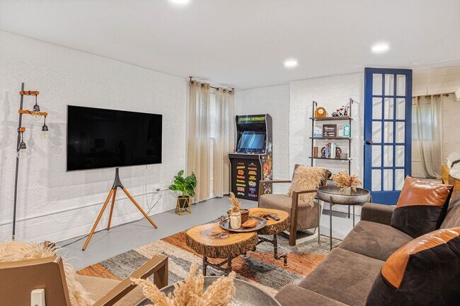 Photo - 2100 Cascade Rd