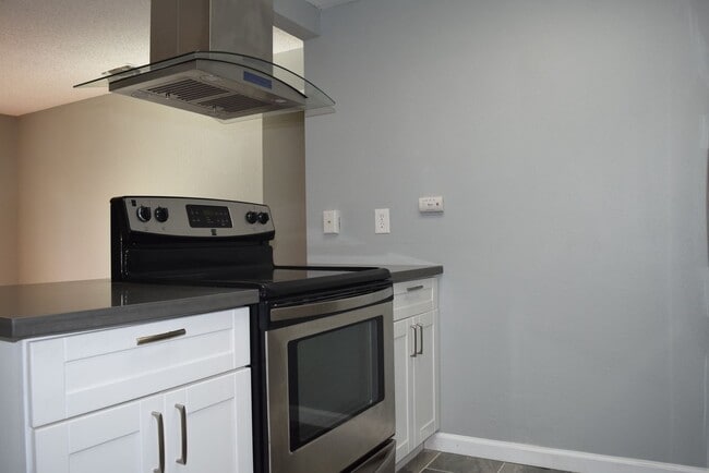 Photo - 6505 Hillsdale Blvd