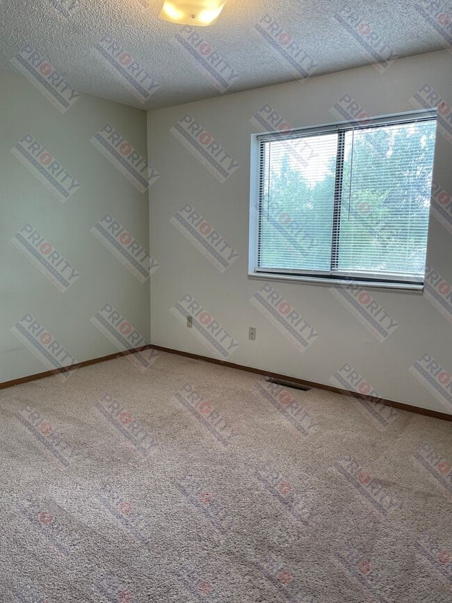 Photo - 2 bedroom, 1.5 bath 899 sqft.