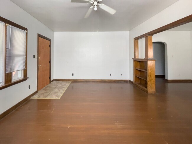 Photo - PRELEASING for AUGUST! Close to Campus: In-Unit Washer/Dryer