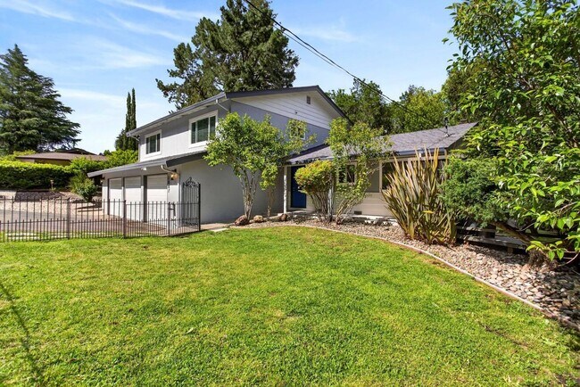 Building Photo - 3 Bed 2 Bath Duplex W/ Garage In Moraga