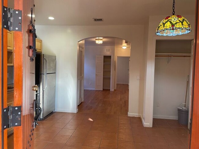 Apartment showing Weekend at 1PM. near Tra... - Apartment showing Weekend at 1PM. near Tra...