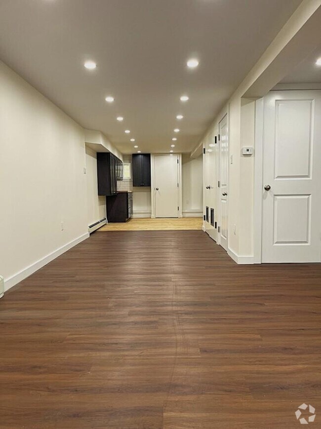Building Photo - 2 bedroom in Brooklyn NY 11218 Rental