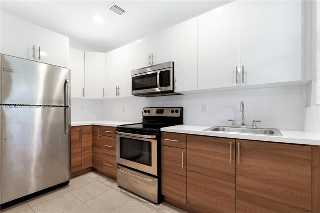 Building Photo - 214 Salamanca Ave Unit 1