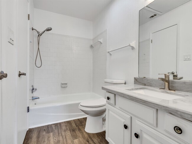 Photo - 1208 N Logan St