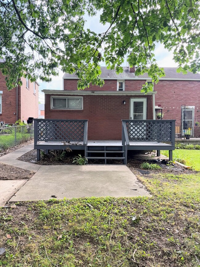 189 Oxford Dr