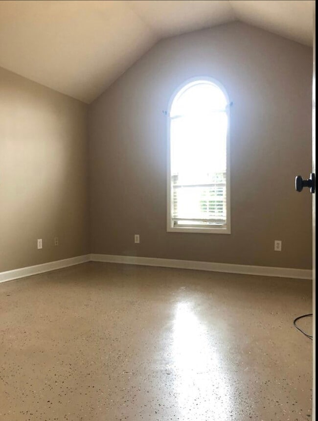 Photo - 12030 Pulaski Pike