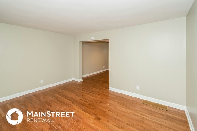 Photo - 420 Argonne Dr NE