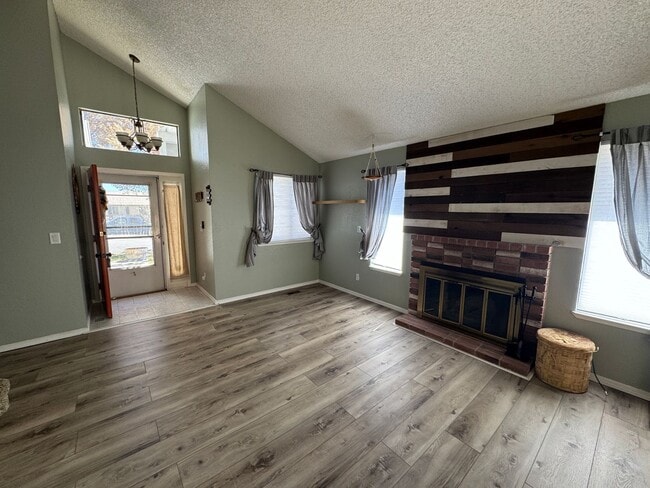 Photo - 2440 Melody Ln