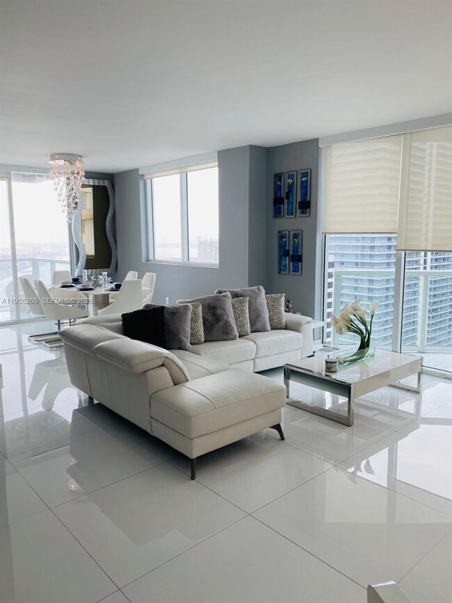 Photo - 253 NE 2nd St Unidad 3509