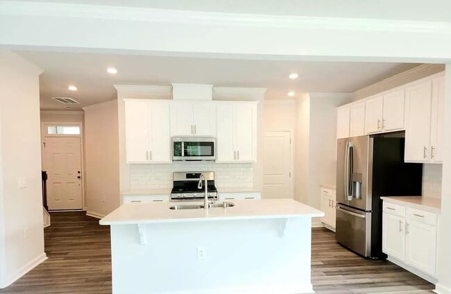 Photo - 2001 Caen St