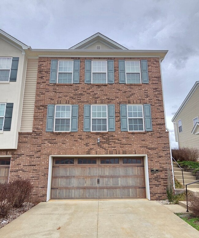 Building Photo - Move In Special!