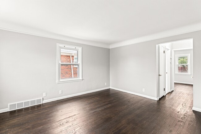 Photo - 6938 Fenton St