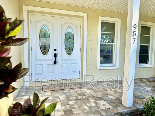 Photo - 957 Weathersfield Dr