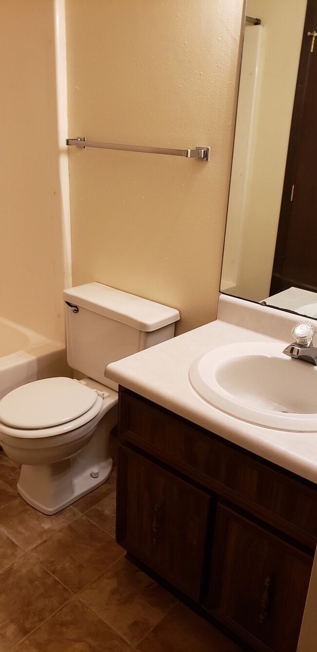 Baño - Windsor Crest Apartments