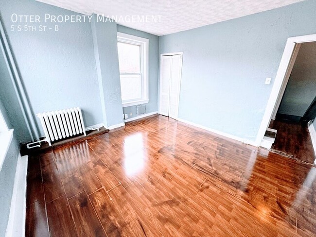 2BR/1BA Recently Renovated Apartment - 2BR/1BA Recently Renovated Apartment Unidad B