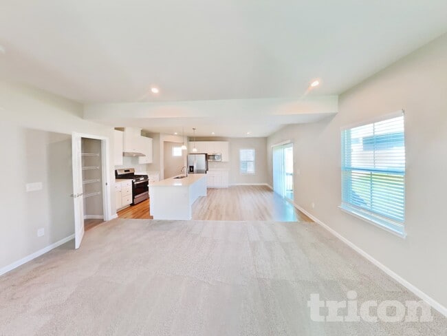 Photo - 833 Dean Dr