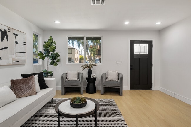 Photo - 1571 Ricardo St
