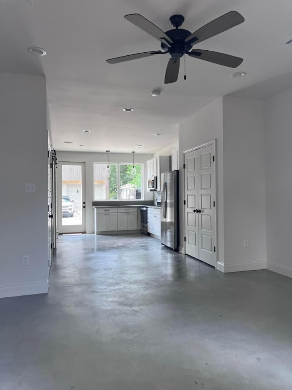 Building Photo - 305 Ella St Rental