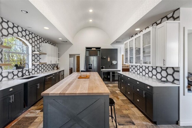 Photo - 702 E Summit Dr