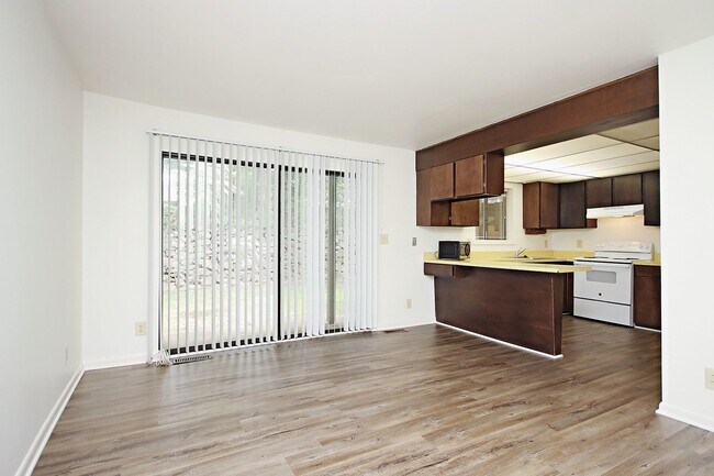 Photo - Huntington Village Townhome, Near UVA's North Grounds