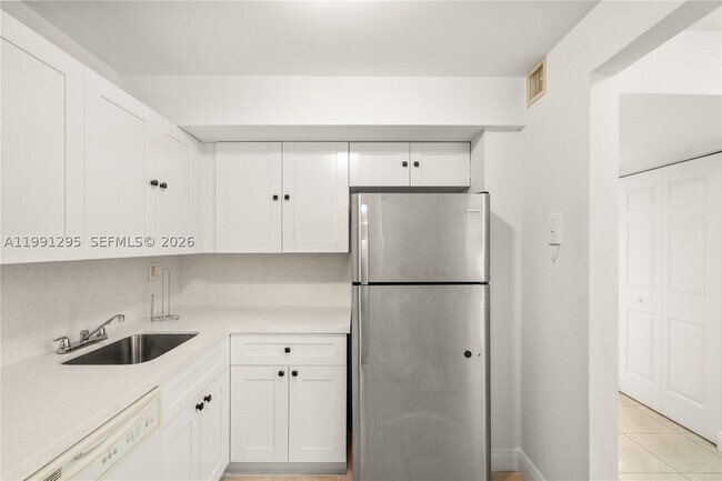 Photo - 4205 N University Dr Unit 205