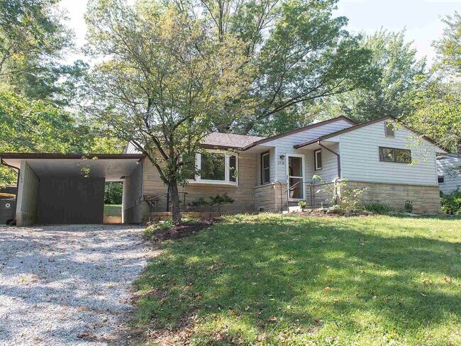 Photo - 2536 E 8th St