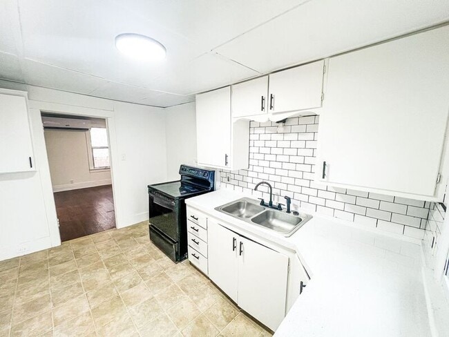 Photo - 120 E Maple St