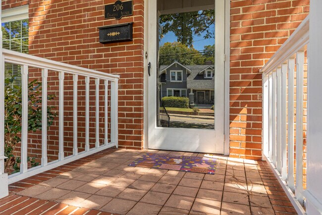 Photo - 206 Oakridge Ave