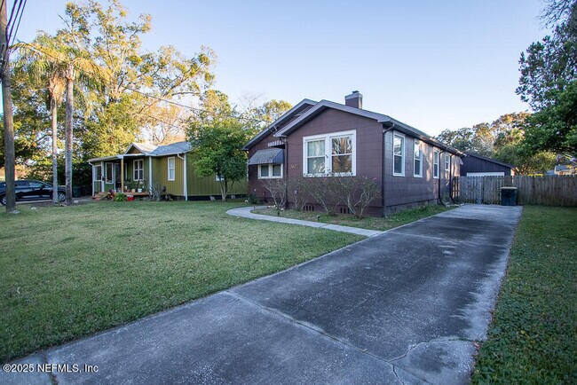 Photo - 3620 Myra St