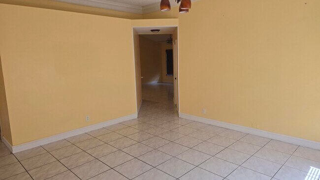 Photo - 143 Royal Pine Cir S