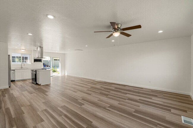 322-326 Lithia Ave Unit 322A