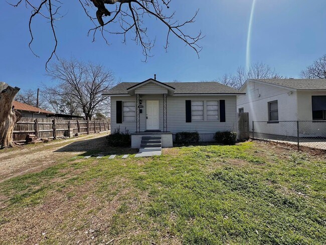 Building Photo - 3614 Erath Ave