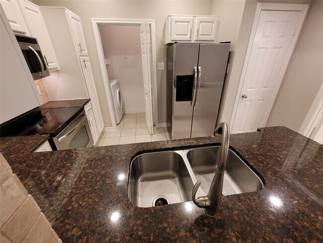 Building Photo - 1901 Post Oak Park Dr Unit 3401