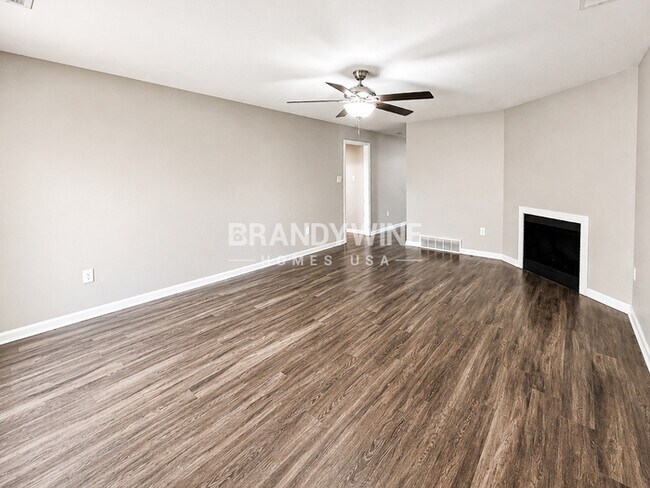 1033 Nolan Ln