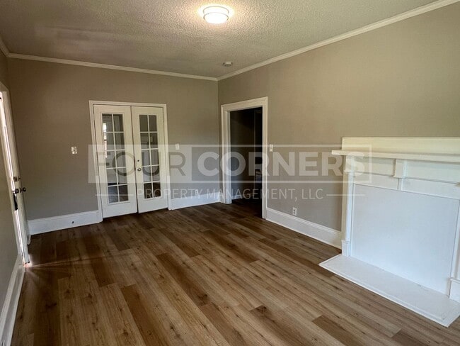 Photo - Beautiful 5 Bedroom 2.5 Bath House