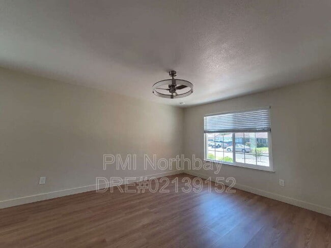 Photo - 2080 Diamond Way