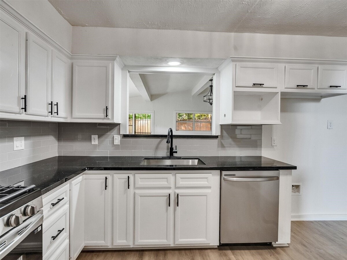 Photo - 5627 Southbrook Dr