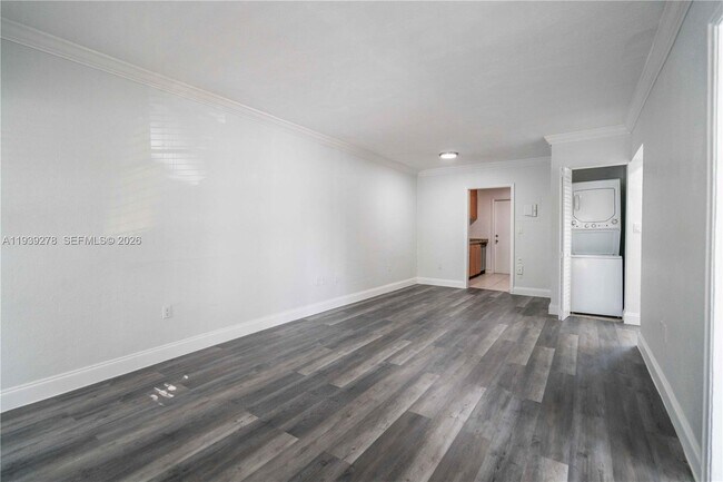 Photo - 7925 Hawthorne Ave Unit 4