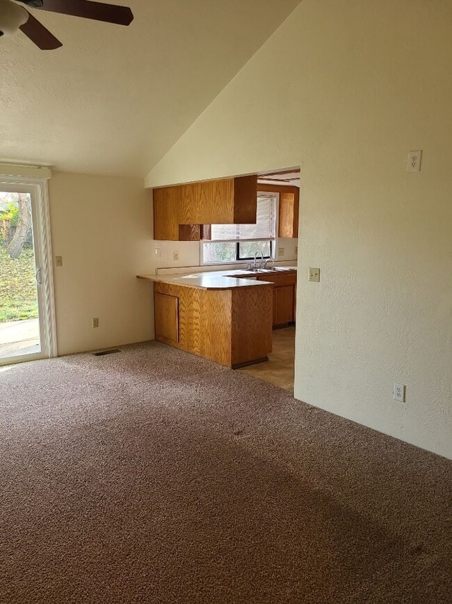 Photo - Comfortable 3 bed, 2 bath home in Medford