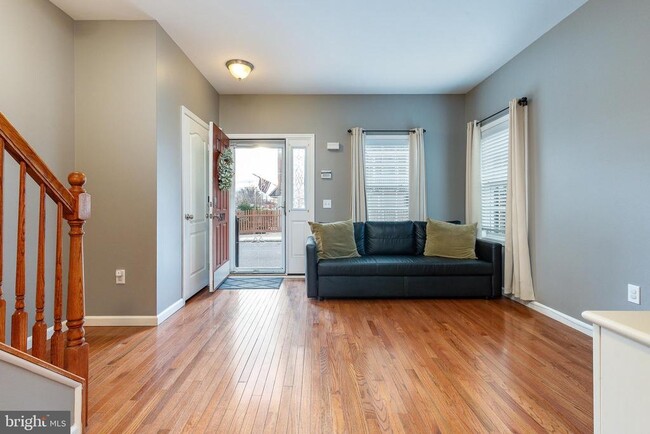 Photo - 2527 Pickwick St Townhome