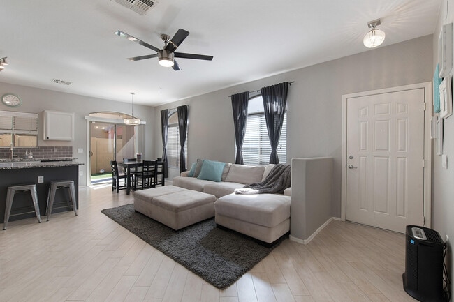 Family Room - 2250 E Deer Valley Rd Unit 85
