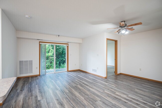 2BR,2BA - 1,022SF - Living Room - Palomino East