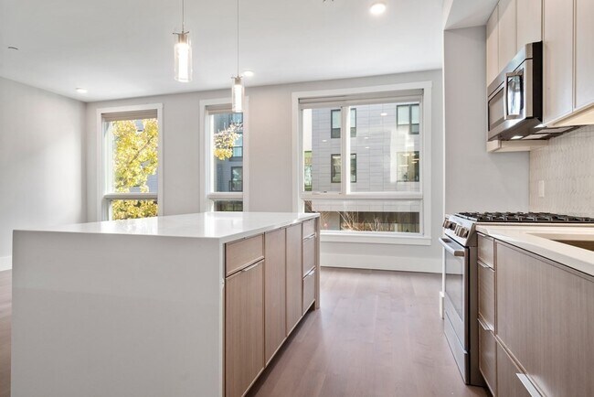 3193 Washington St Unit 305