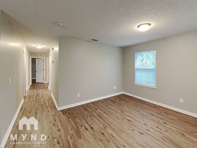 Photo - 3055 Dignan St