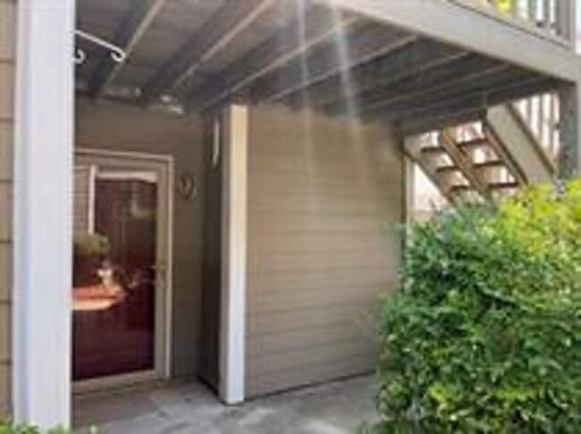 Building Photo - Remodeled downstairs condo in Madison city!