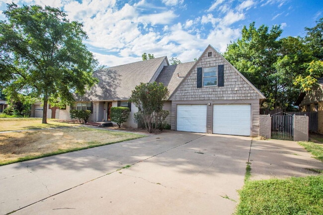 "Spacious 5-Bed Oasis with Granite Elegance & Hardwood Charm in Lubbock!"